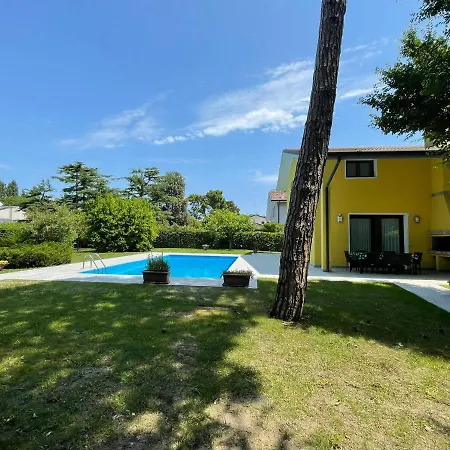 Fantastic With Pool For 7 Guests On Albarella Villa