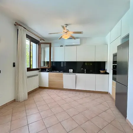 Fantastic With Pool For 7 Guests On Albarella